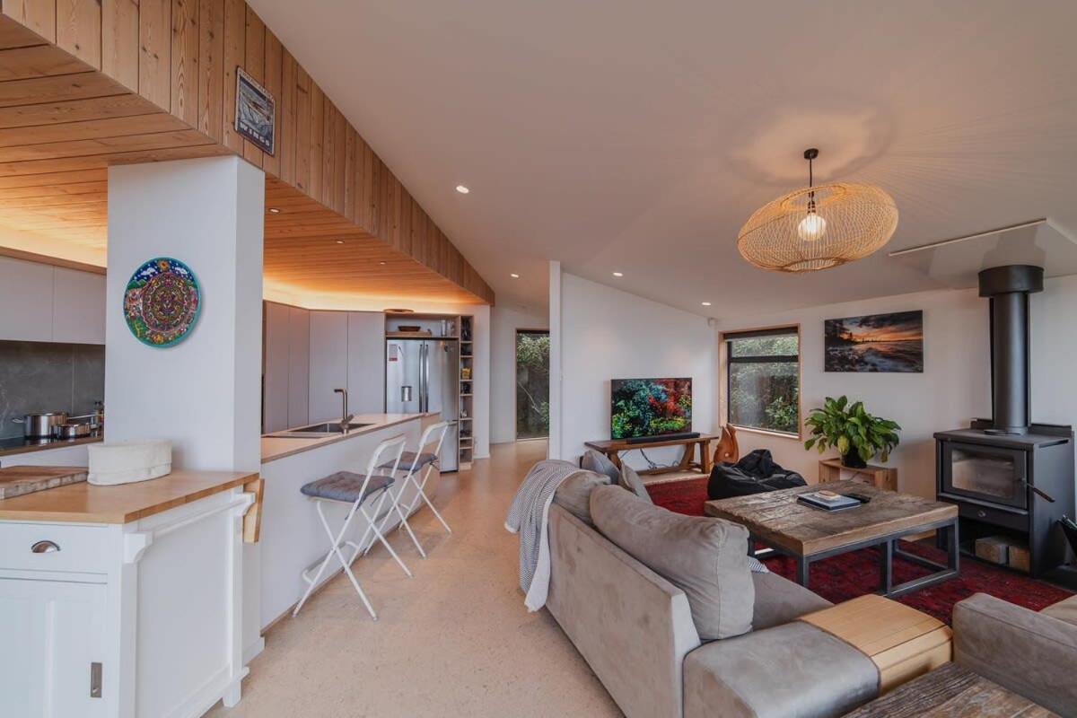 Holiday home Ocean Views At Rapanui Lodge- 4br Gem With Parking