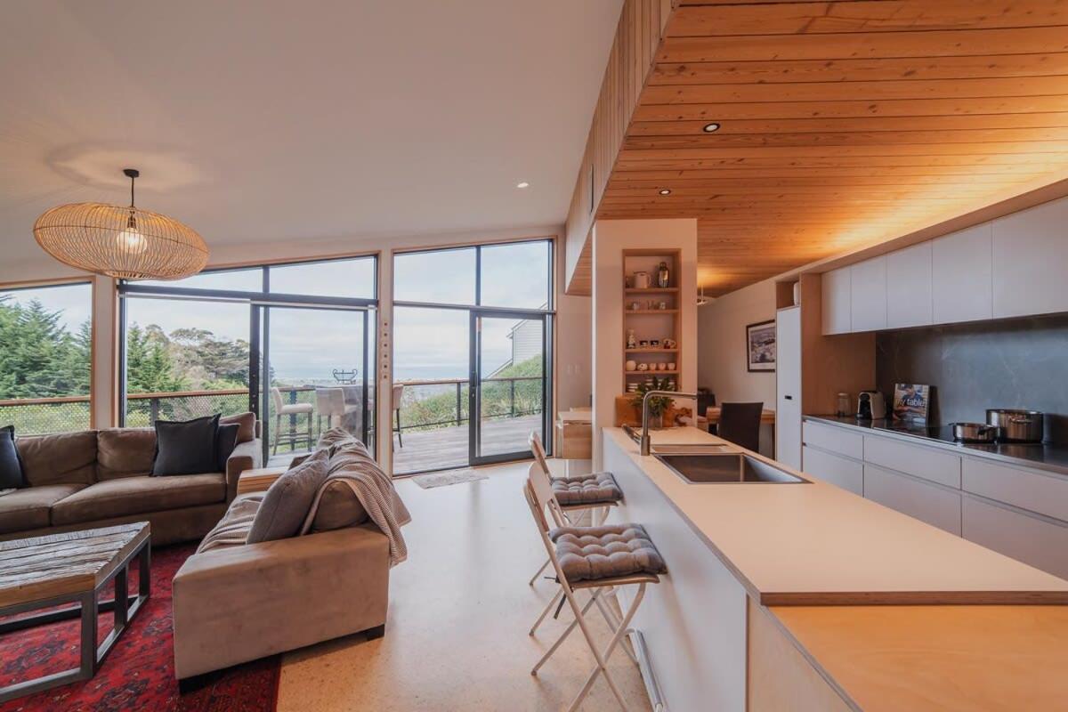 Ocean Views At Rapanui Lodge- 4br Gem With Parking *