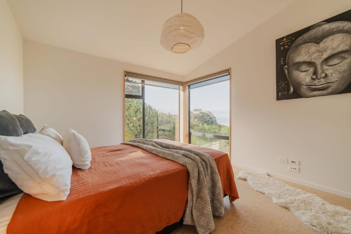 Ocean Views At Rapanui Lodge- 4br Gem With Parking Holiday home