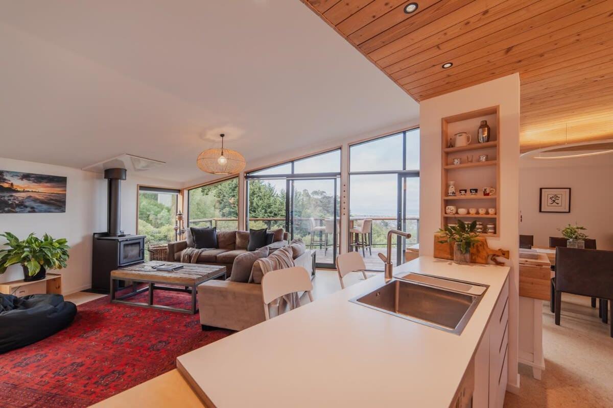 Holiday home Ocean Views At Rapanui Lodge- 4br Gem With Parking