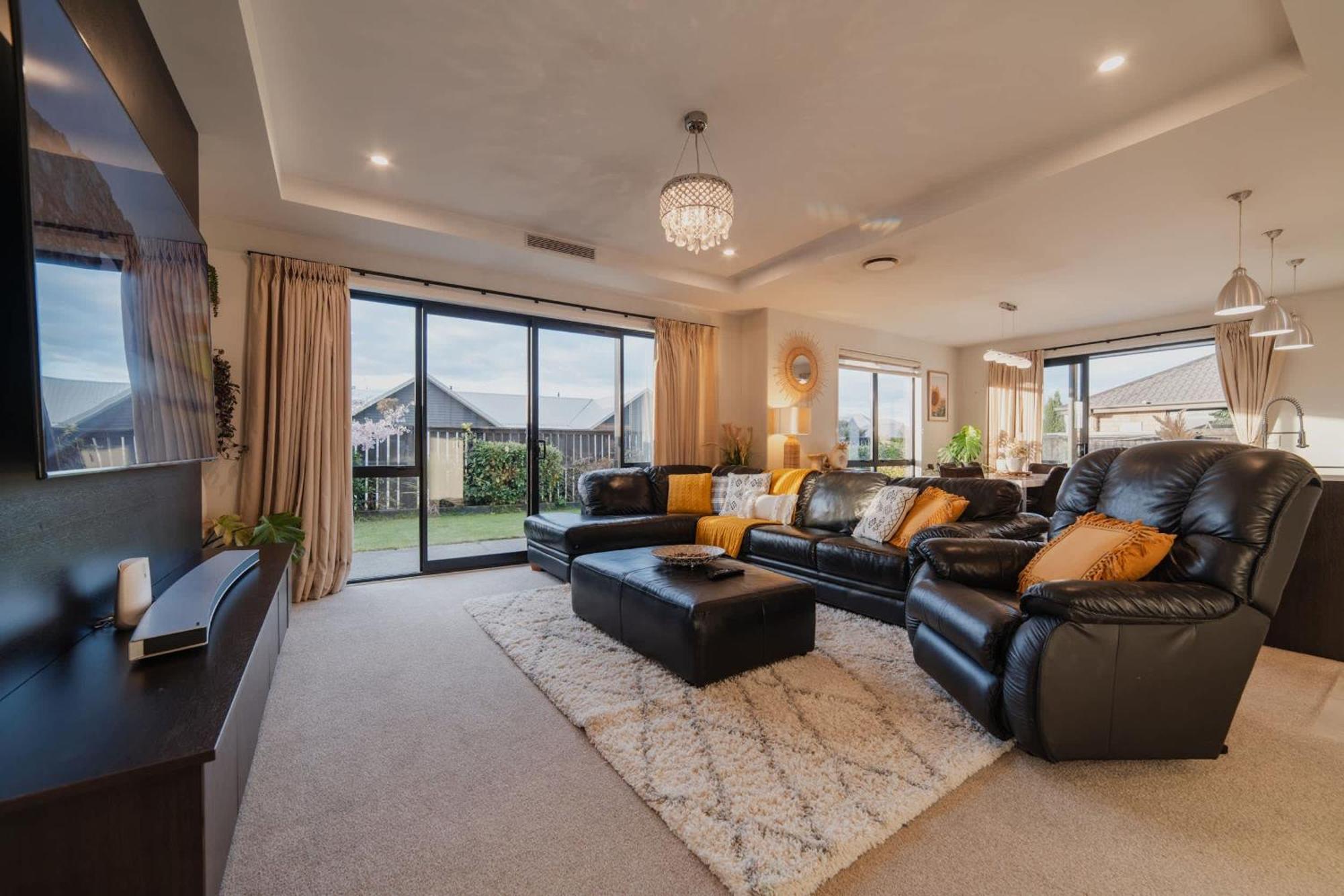 Sunlit Sanctuary With Private Patio In Wigram *