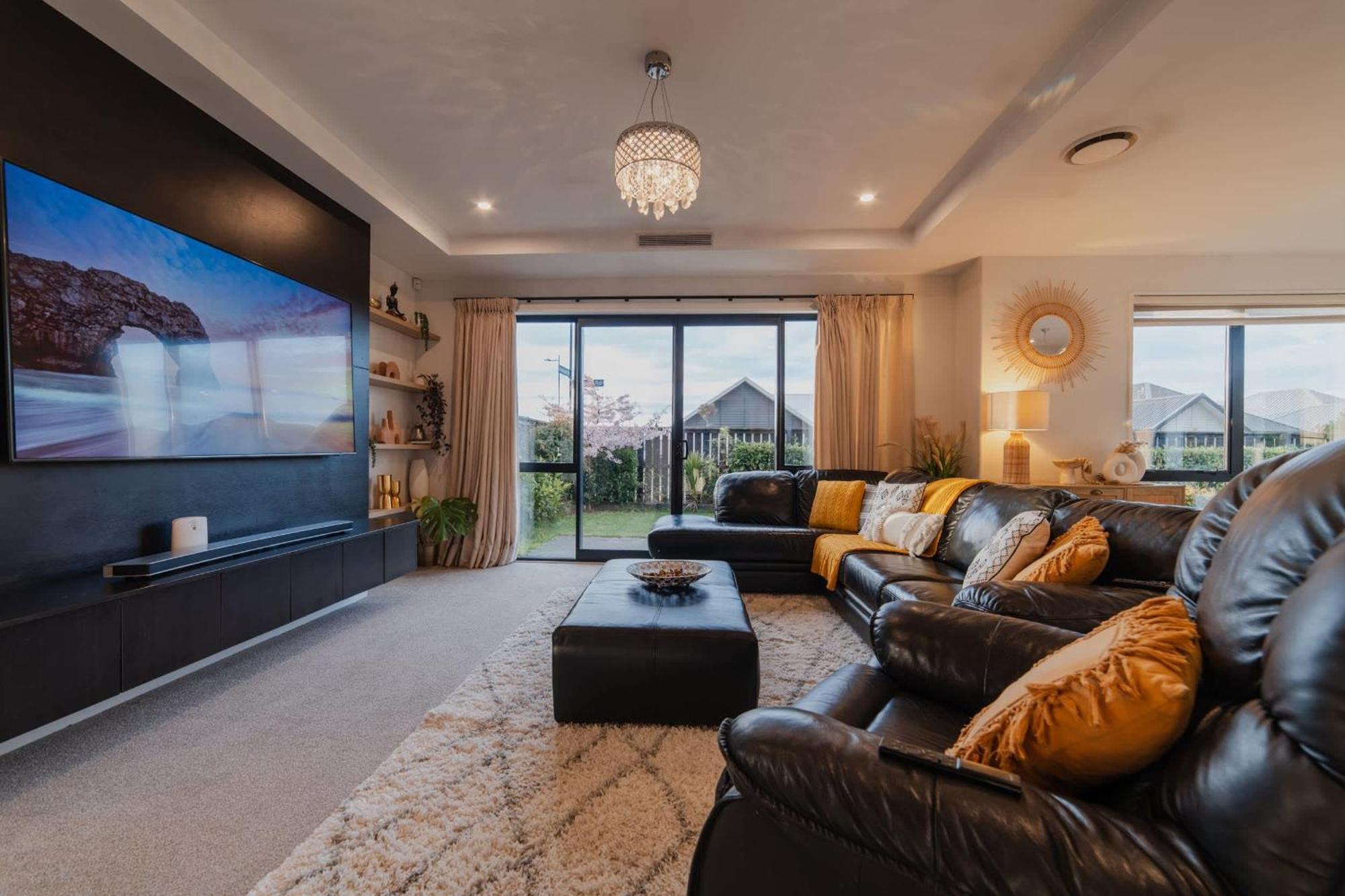 Sunlit Sanctuary With Private Patio In Wigram Christchurch
