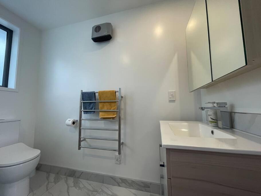 Holiday home Parkside Retreat - 3 Beds -sleeps 6 Near Westfield Christchurch