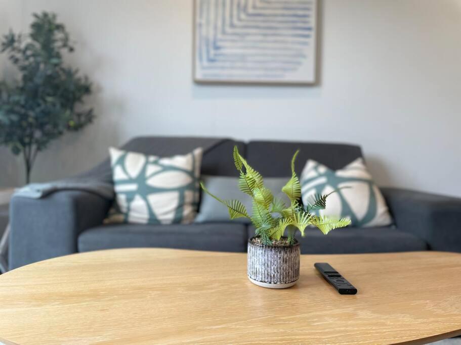 Parkside Retreat - 3 Beds -sleeps 6 Near Westfield
