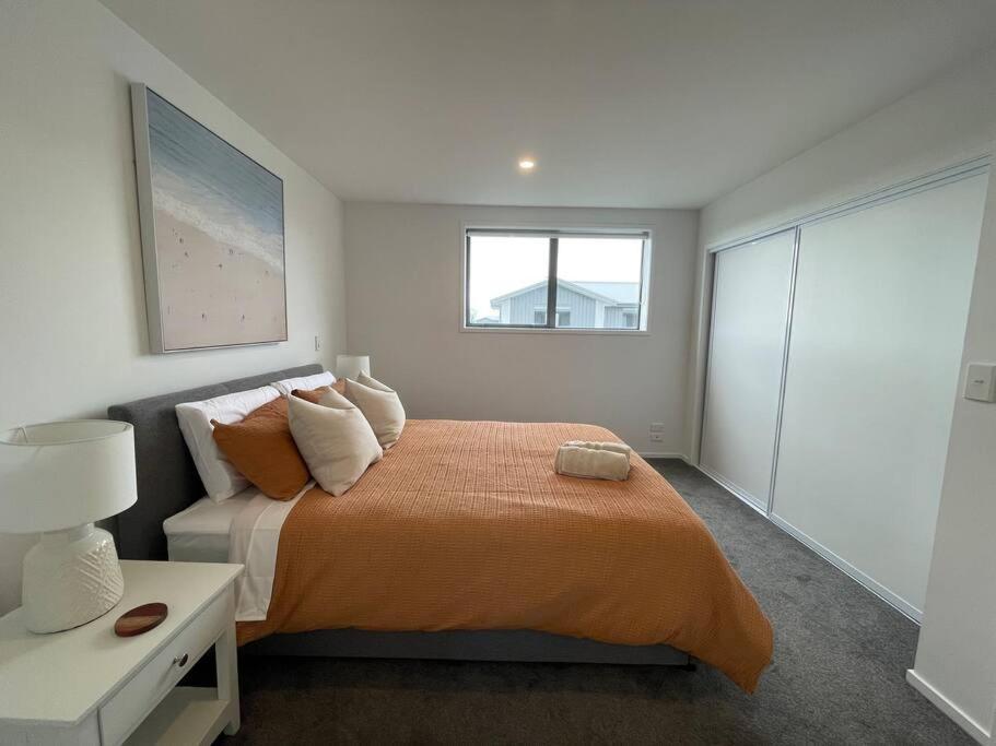 Parkside Retreat - 3 Beds -sleeps 6 Near Westfield Holiday home Christchurch
