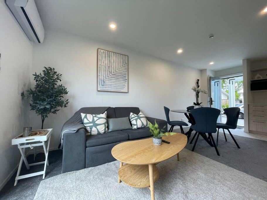 Parkside Retreat - 3 Beds -sleeps 6 Near Westfield *
