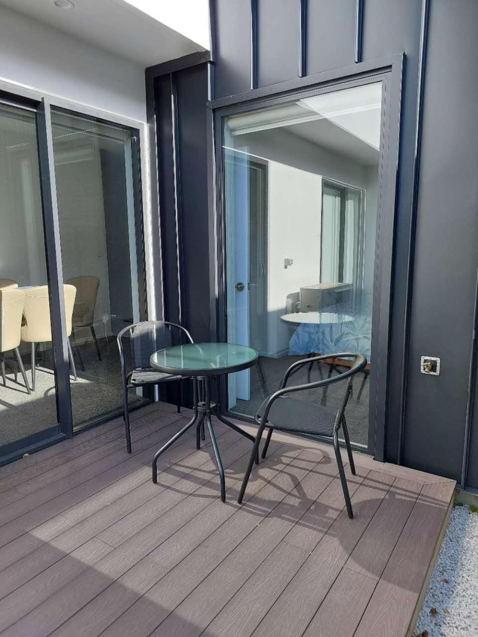 Brand New Close To Cbd 3 Bed 3 Bath With Garage