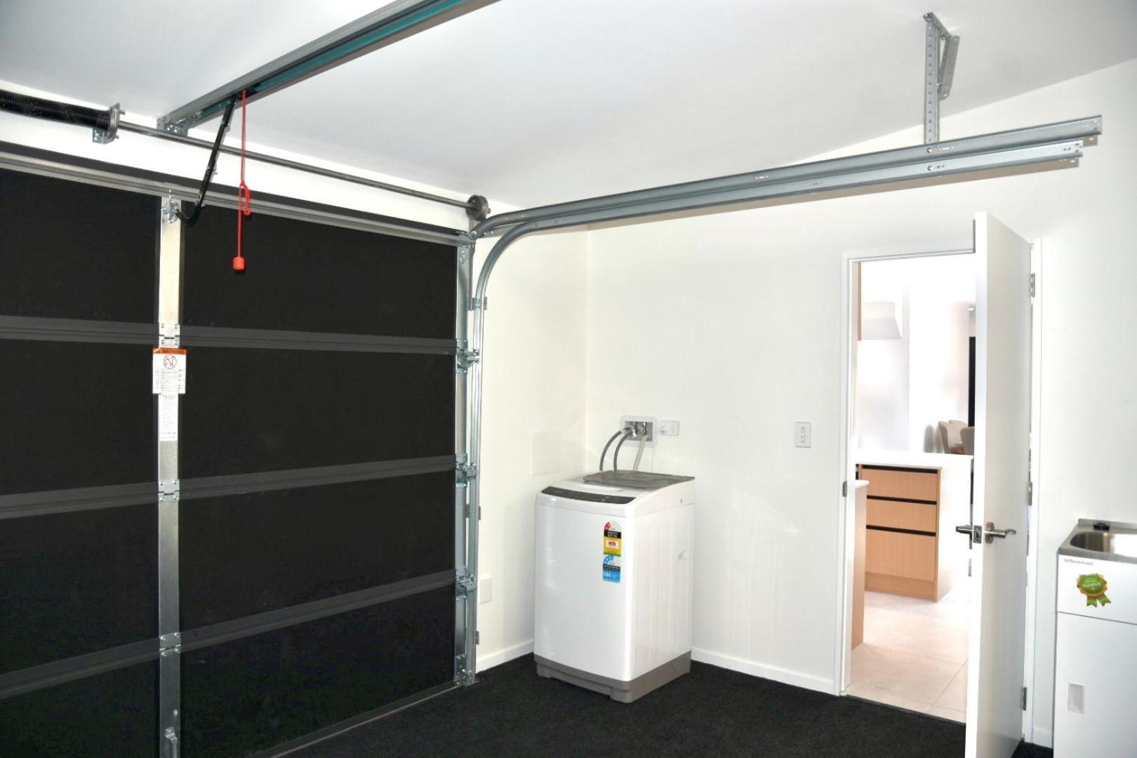 Villa Brand New Close To Cbd 3 Bed 3 Bath With Garage