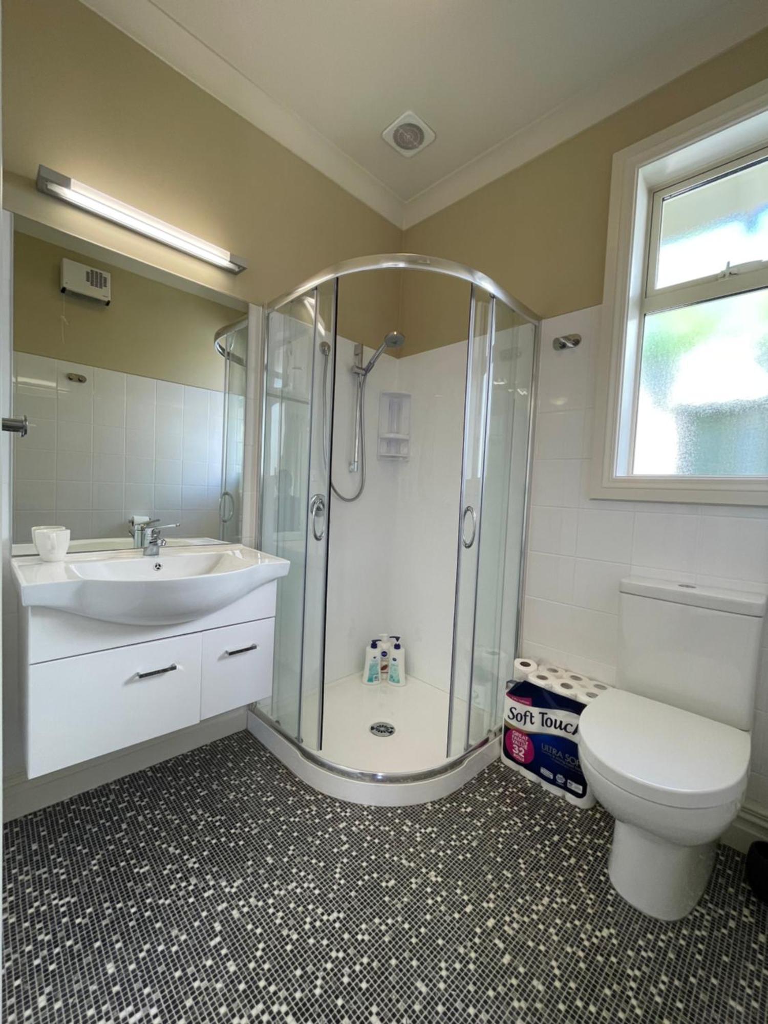 Cosy & New Cnzhouse With Yard Guest house *