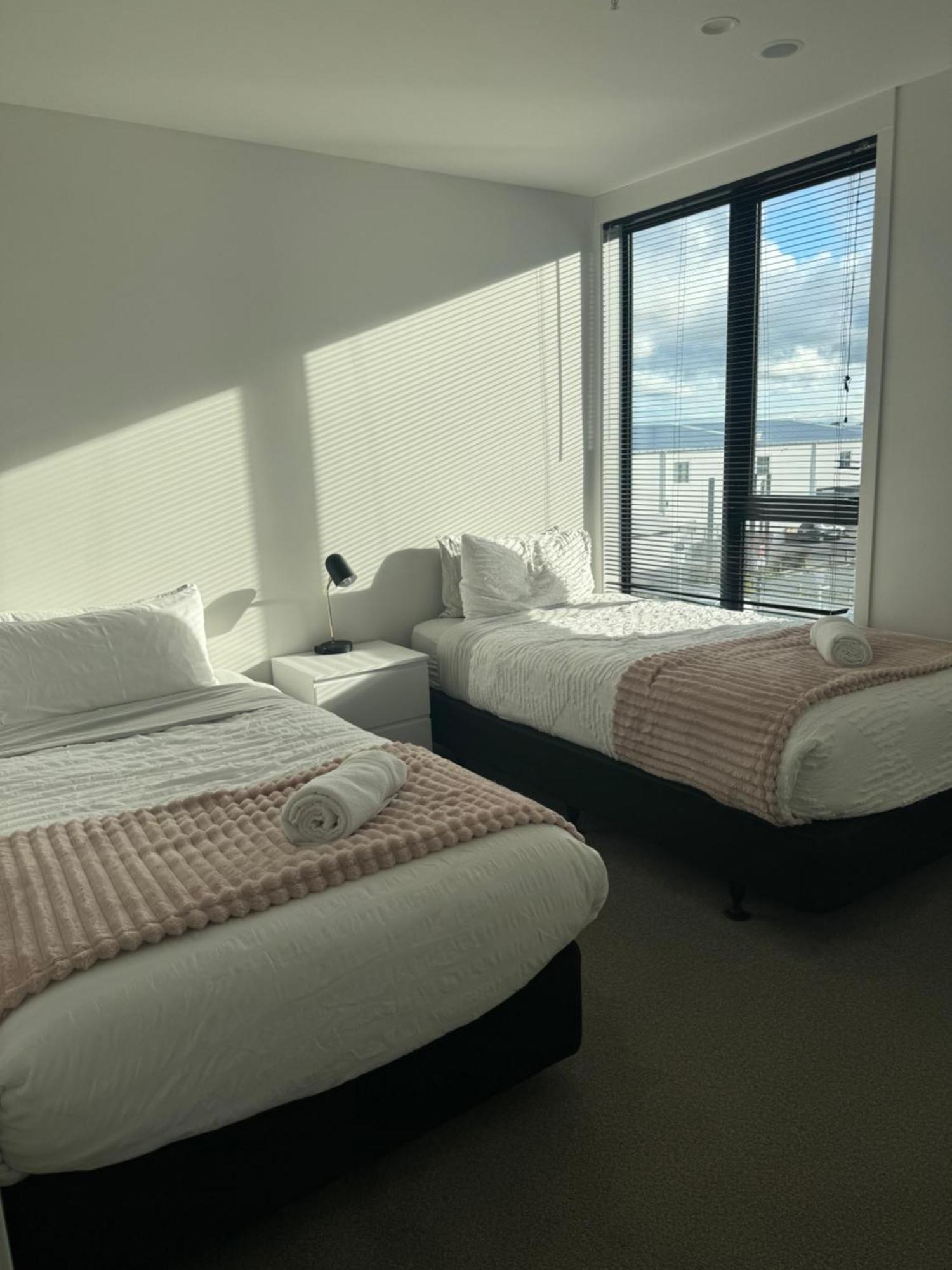 2 Bedrooms Apprtmt Underground Parking In Cbd Apartment