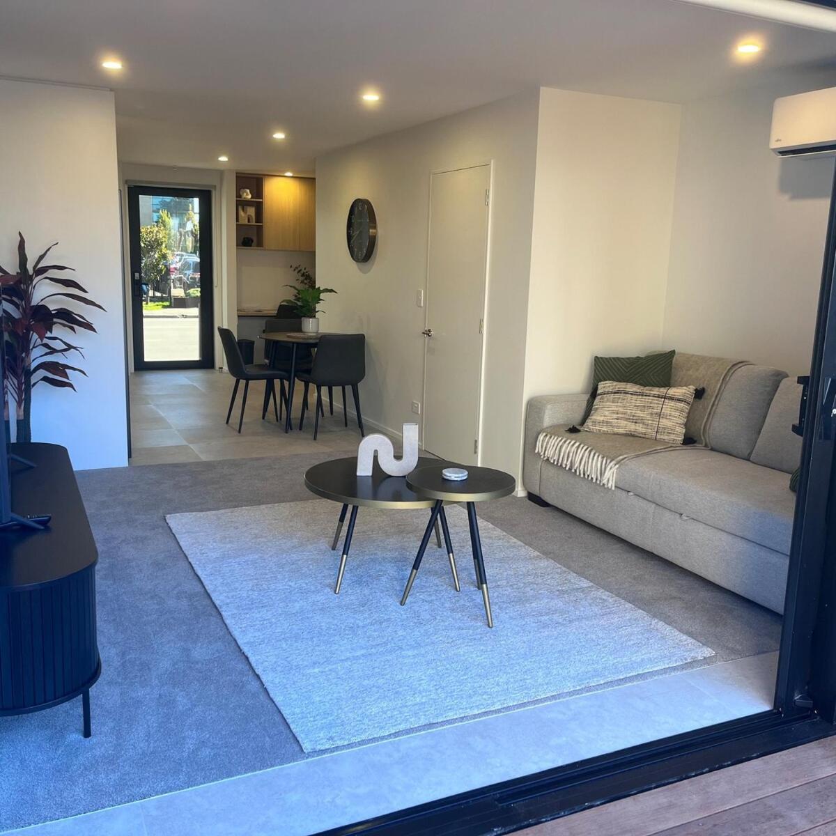 Luxury Cbd Free Parking Apartment