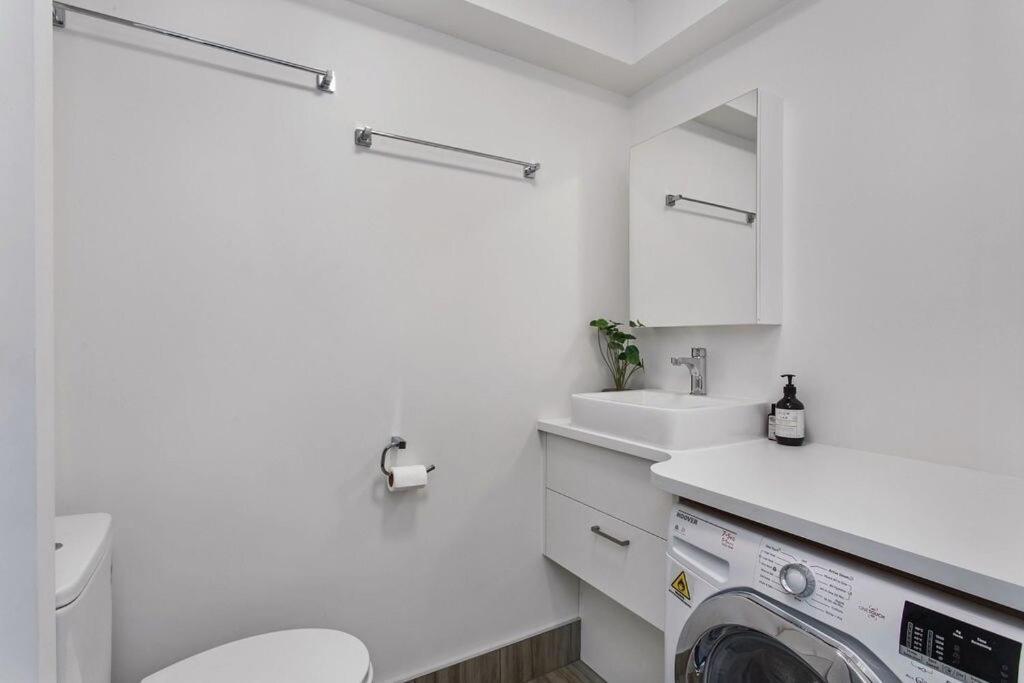 Handy Cbd Covered Free Parking Gym 2 Bdrm Christchurch