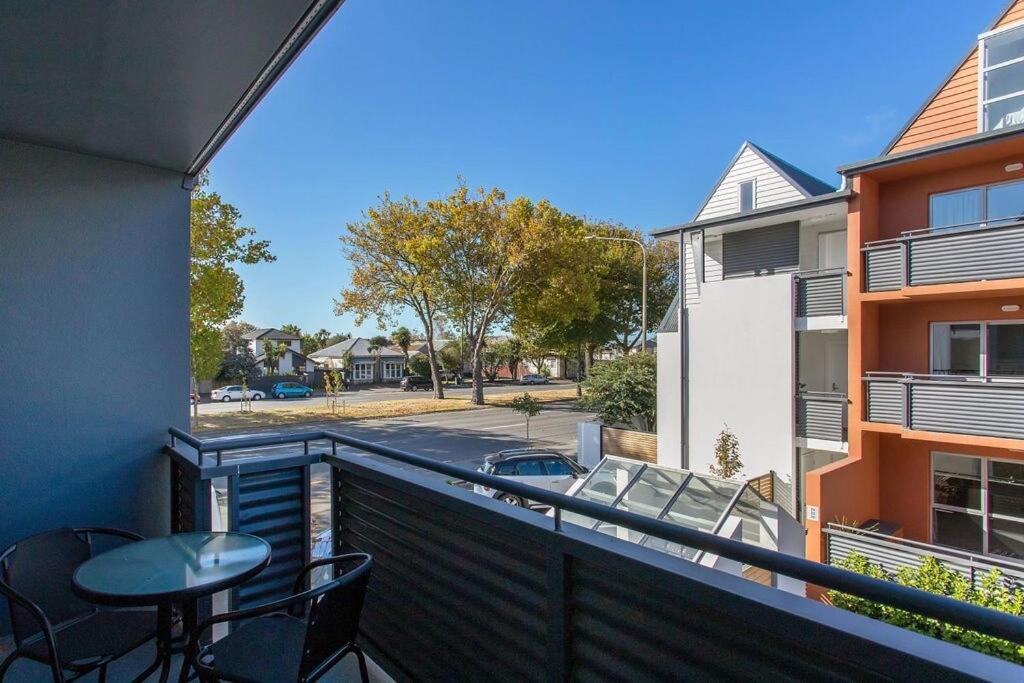 Handy Cbd Covered Free Parking Gym 2 Bdrm *