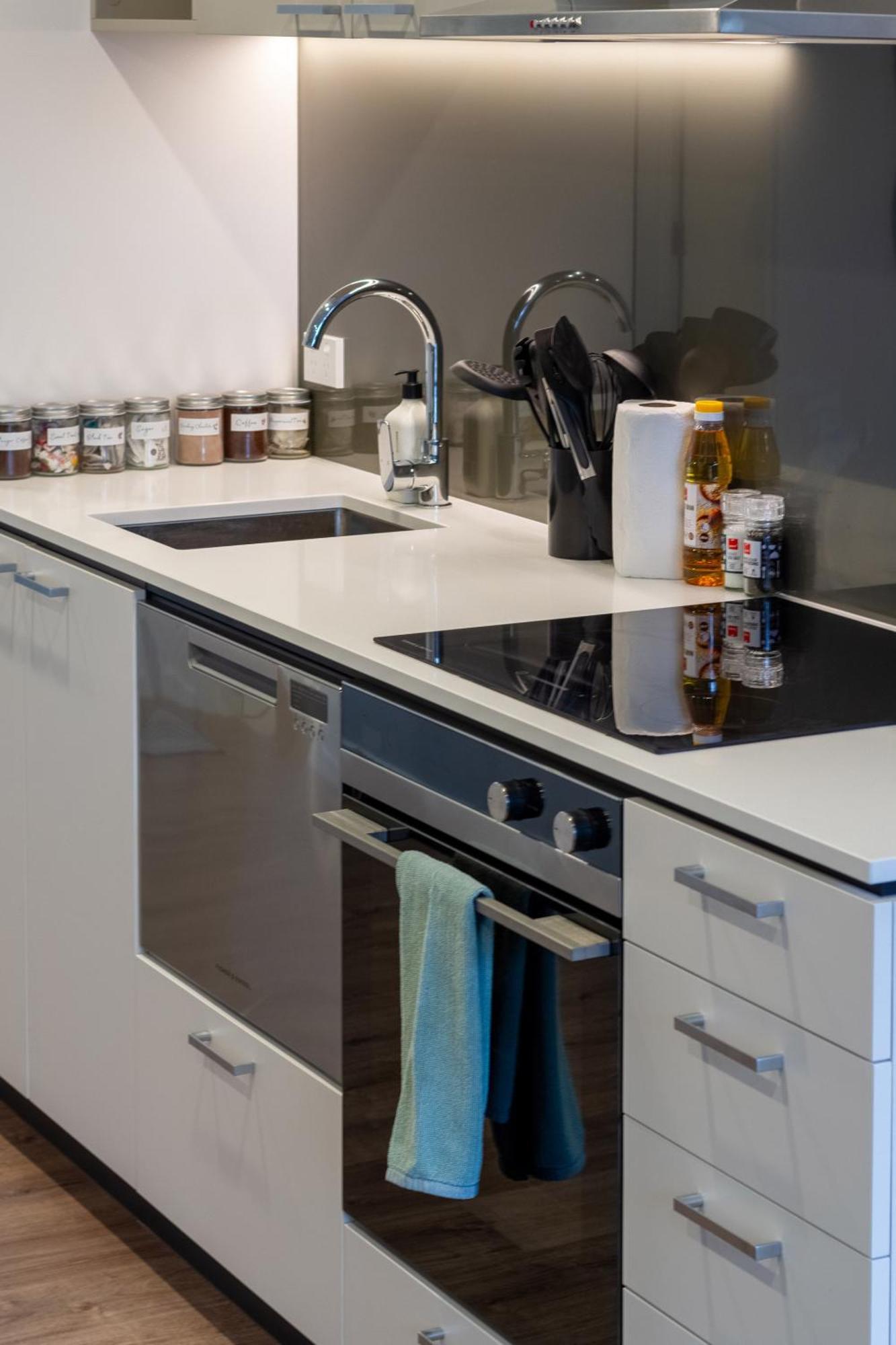 Bright & Spacious 2br Near Ara Institute And Cbd Apartment *