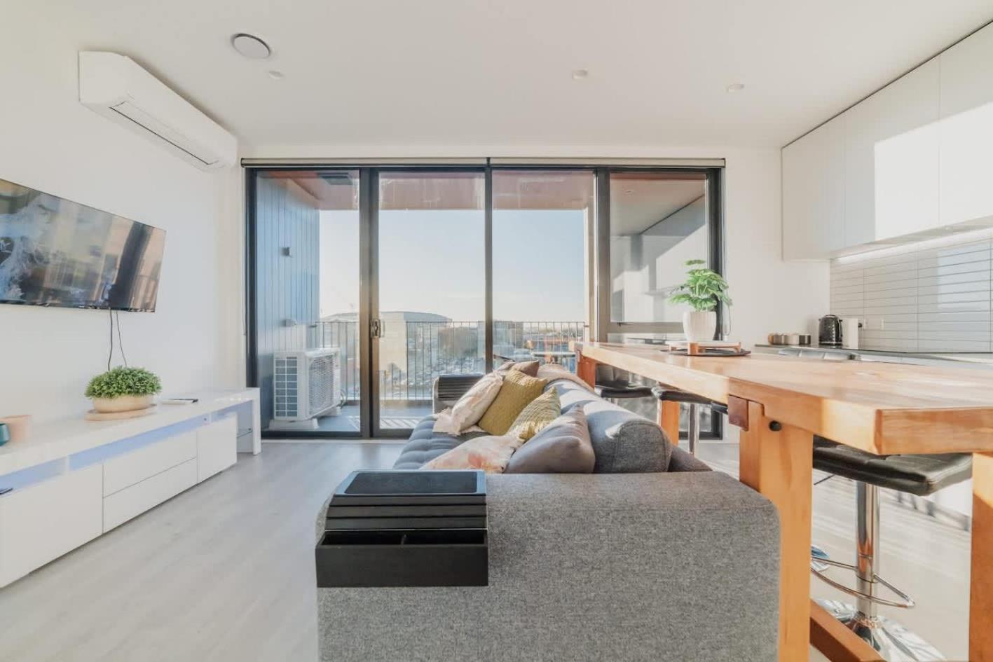 Tuam St - 1br With Balcony Bath Christchurch