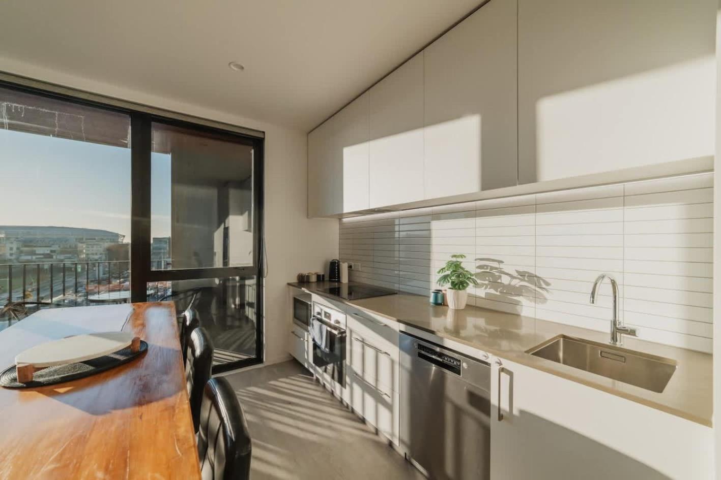 Tuam St - 1br With Balcony Bath * Christchurch