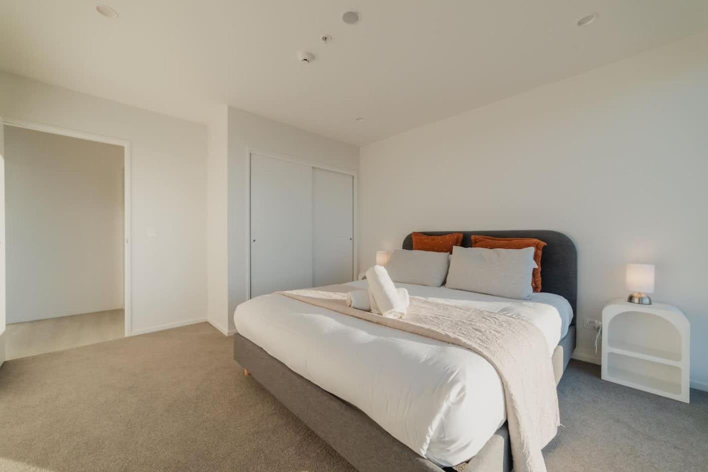 Tuam St - 1br With Balcony Bath Apartment Christchurch