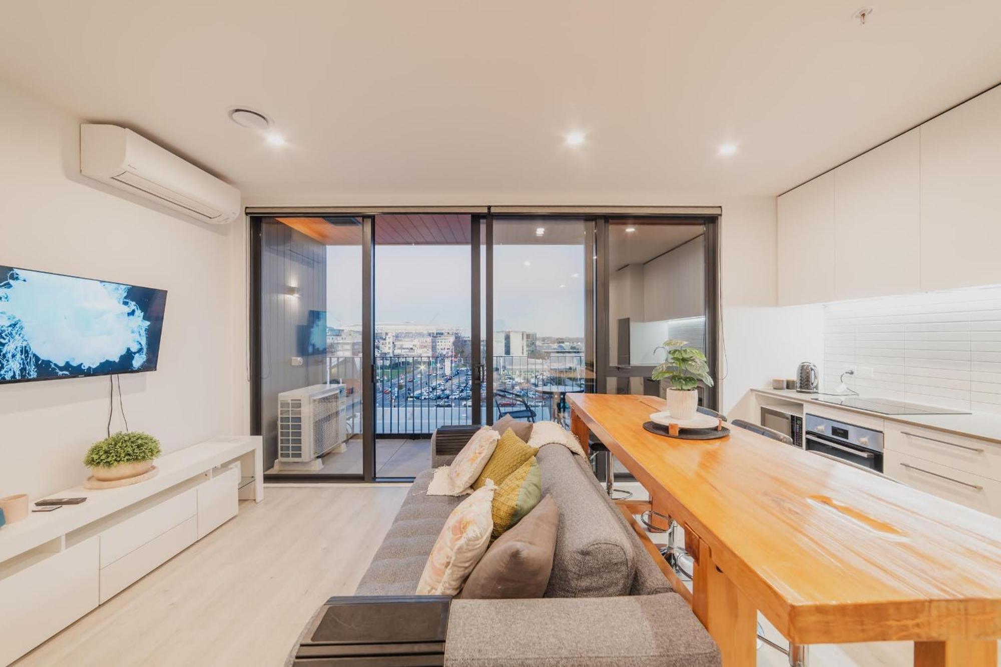 Tuam St - 1br With Balcony Bath Apartment Christchurch