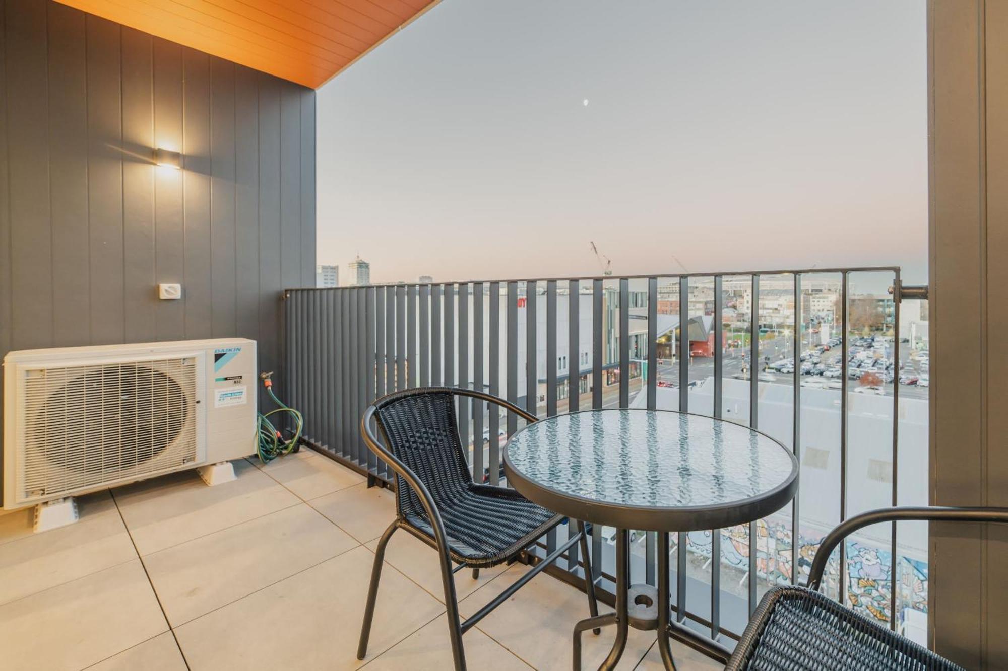 Apartment Tuam St - 1br With Balcony Bath Christchurch