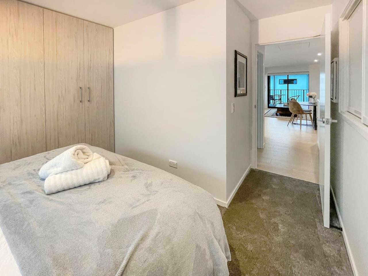 Bright Corner Unit 1br Cbd