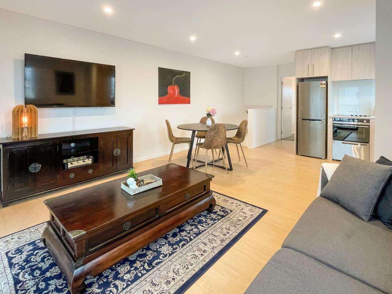 Bright Corner Unit 1br Cbd Apartment *