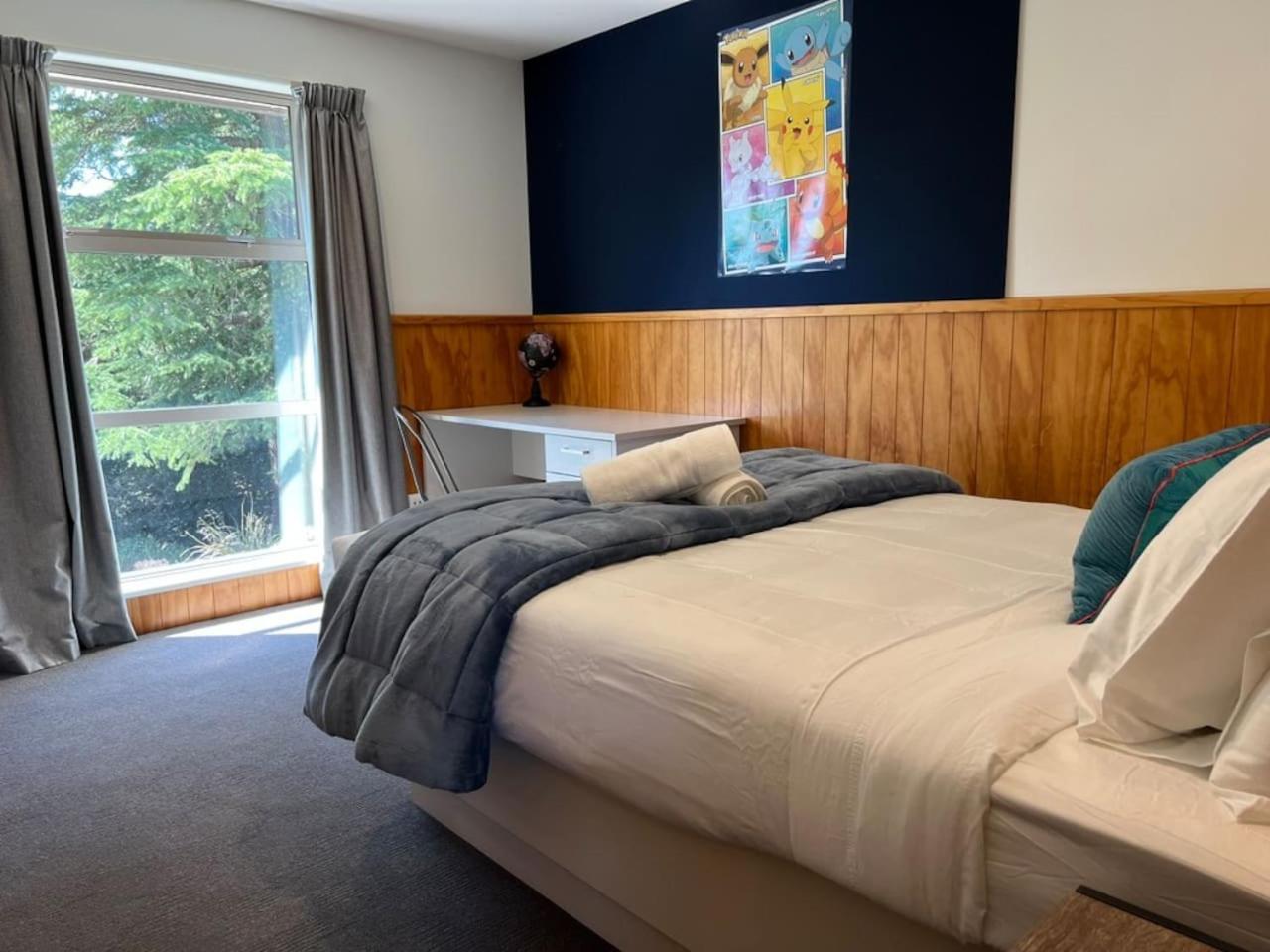 Spacious Suburban Hideaway Holiday home Christchurch