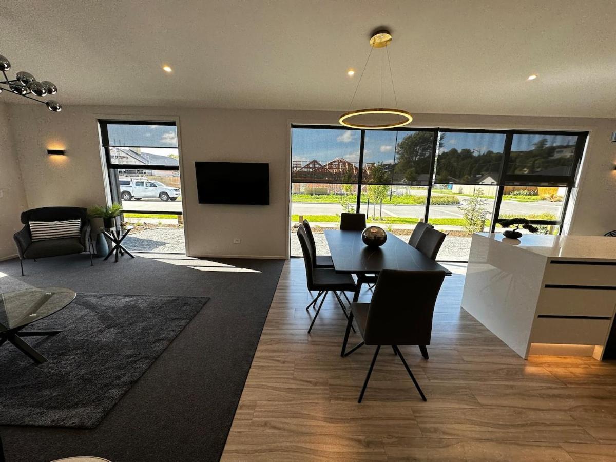 Holiday home Tranquil New With Stunning Hill Views *
