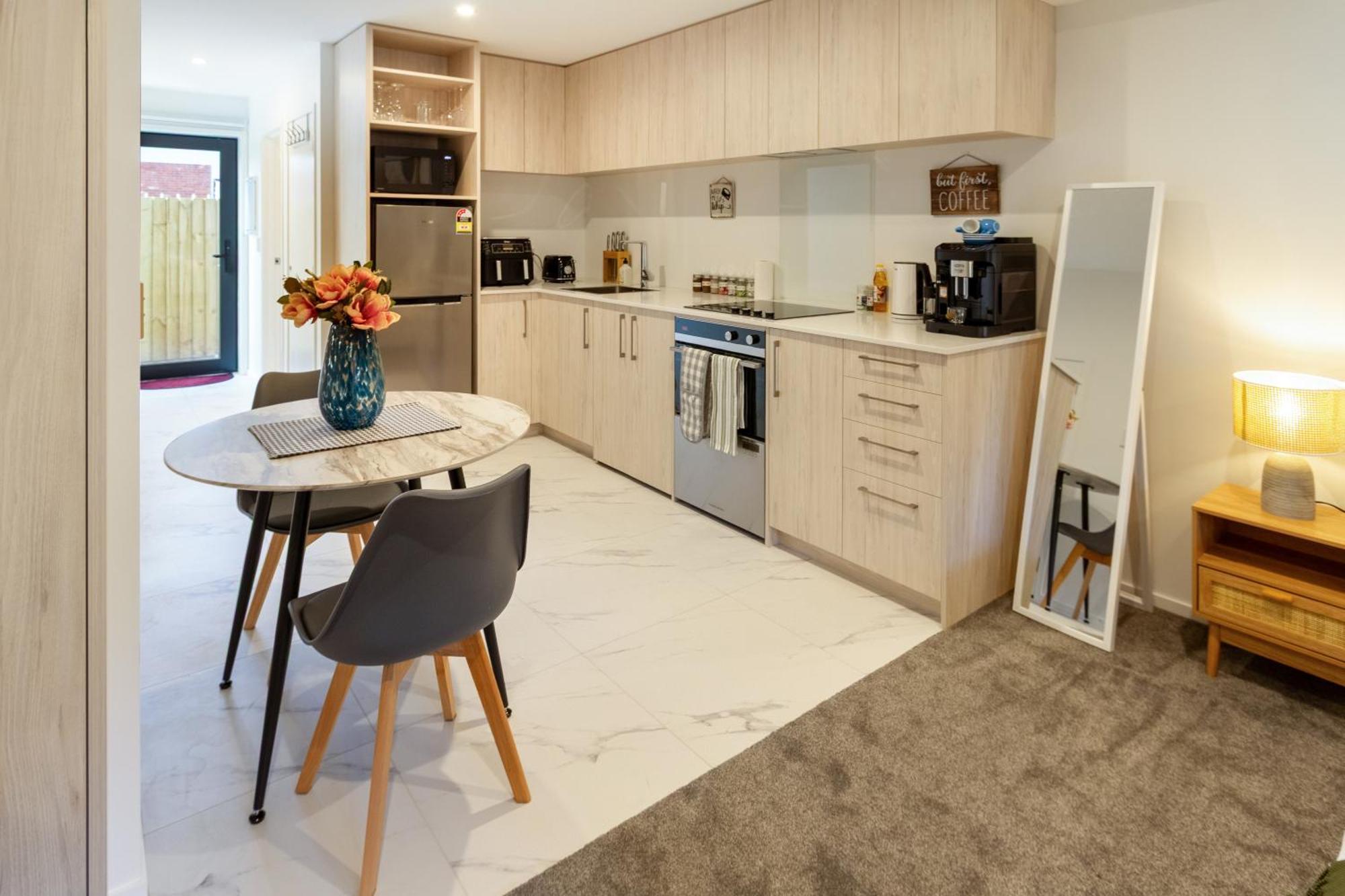 Apartment Bright & New Unit Walk To Town Christchurch