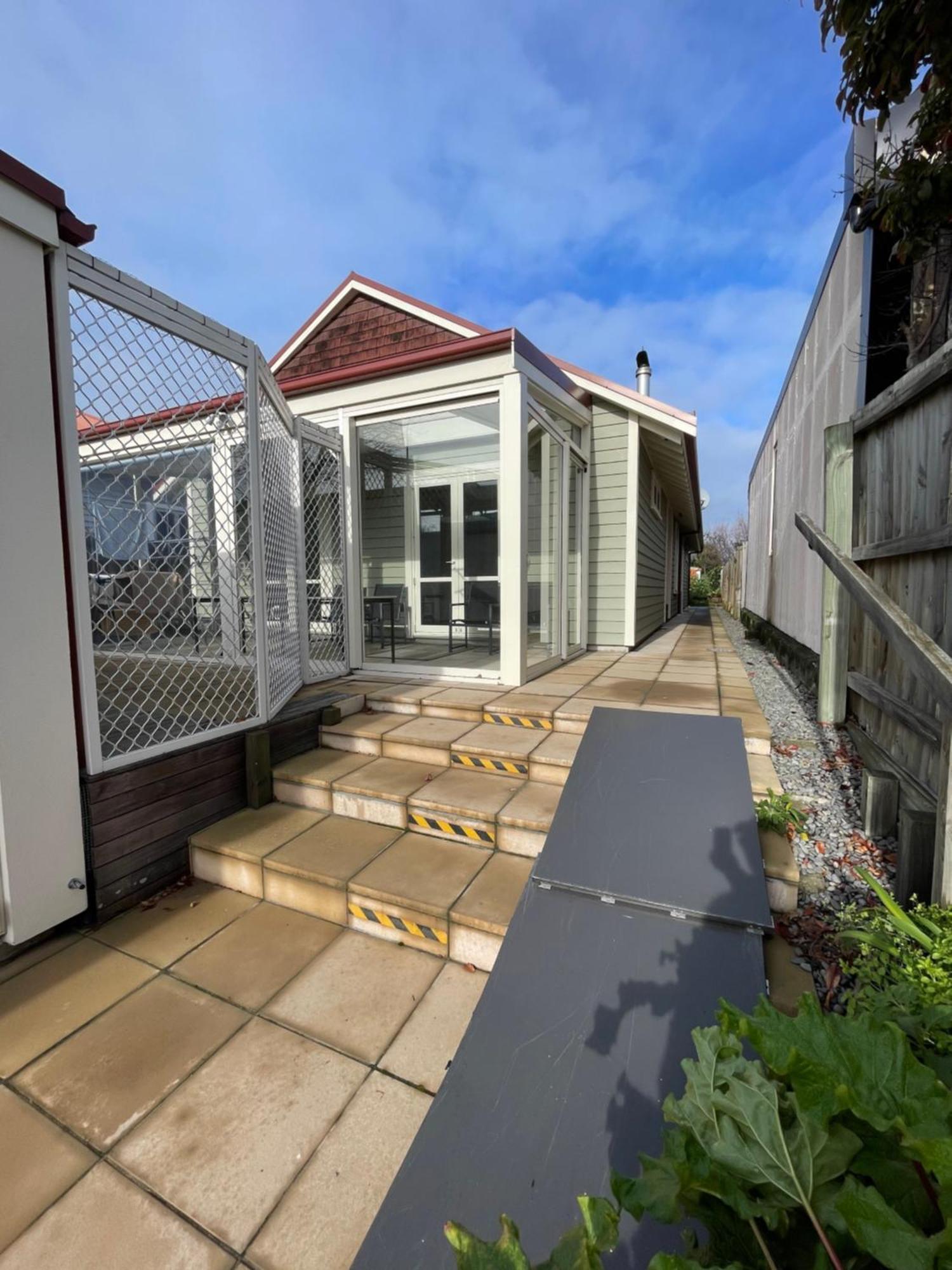 Guest house Cosy & New Cnzhouse With Yard Christchurch