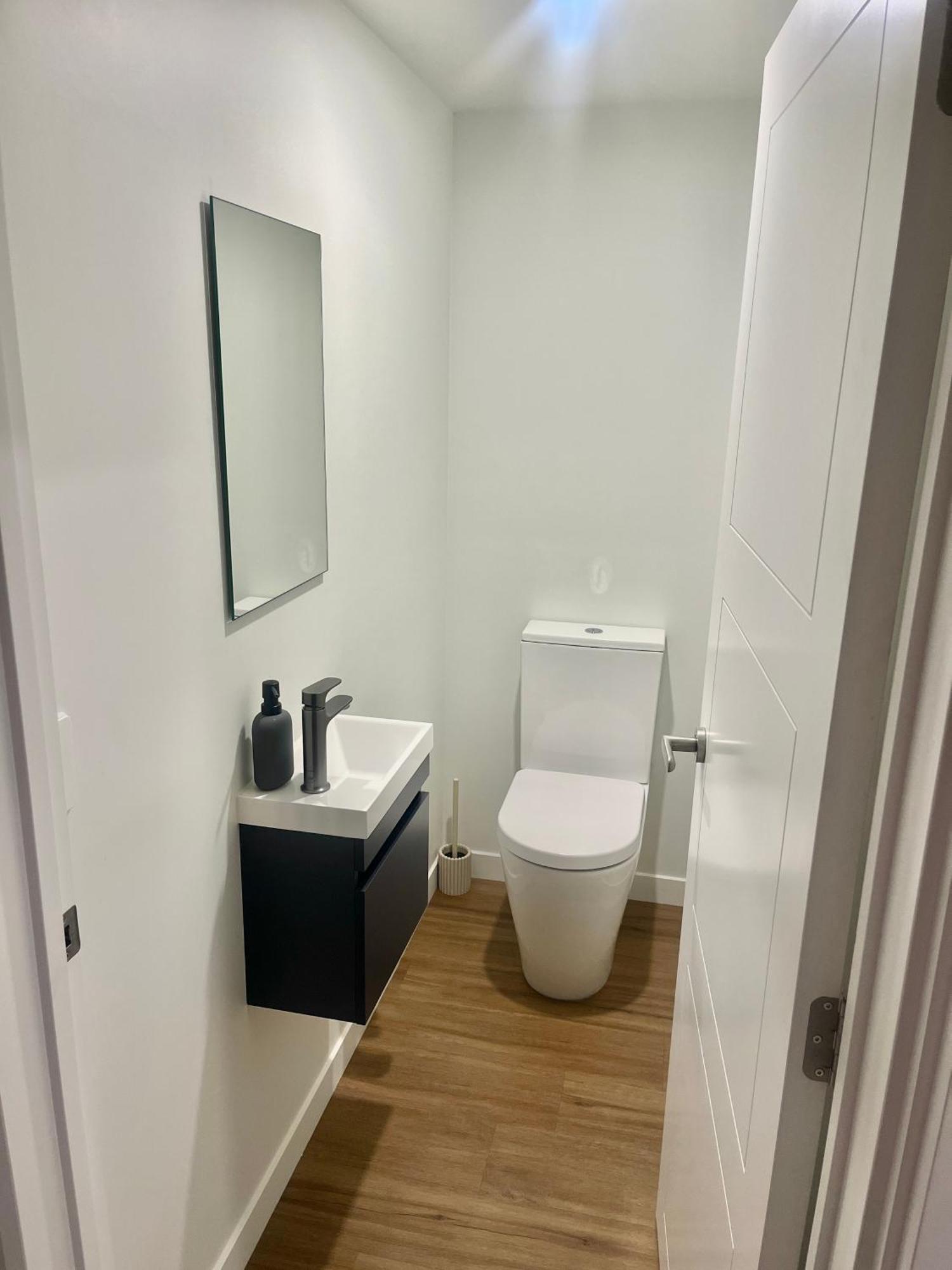 New Build Townhouse & Gated Car Park * Christchurch