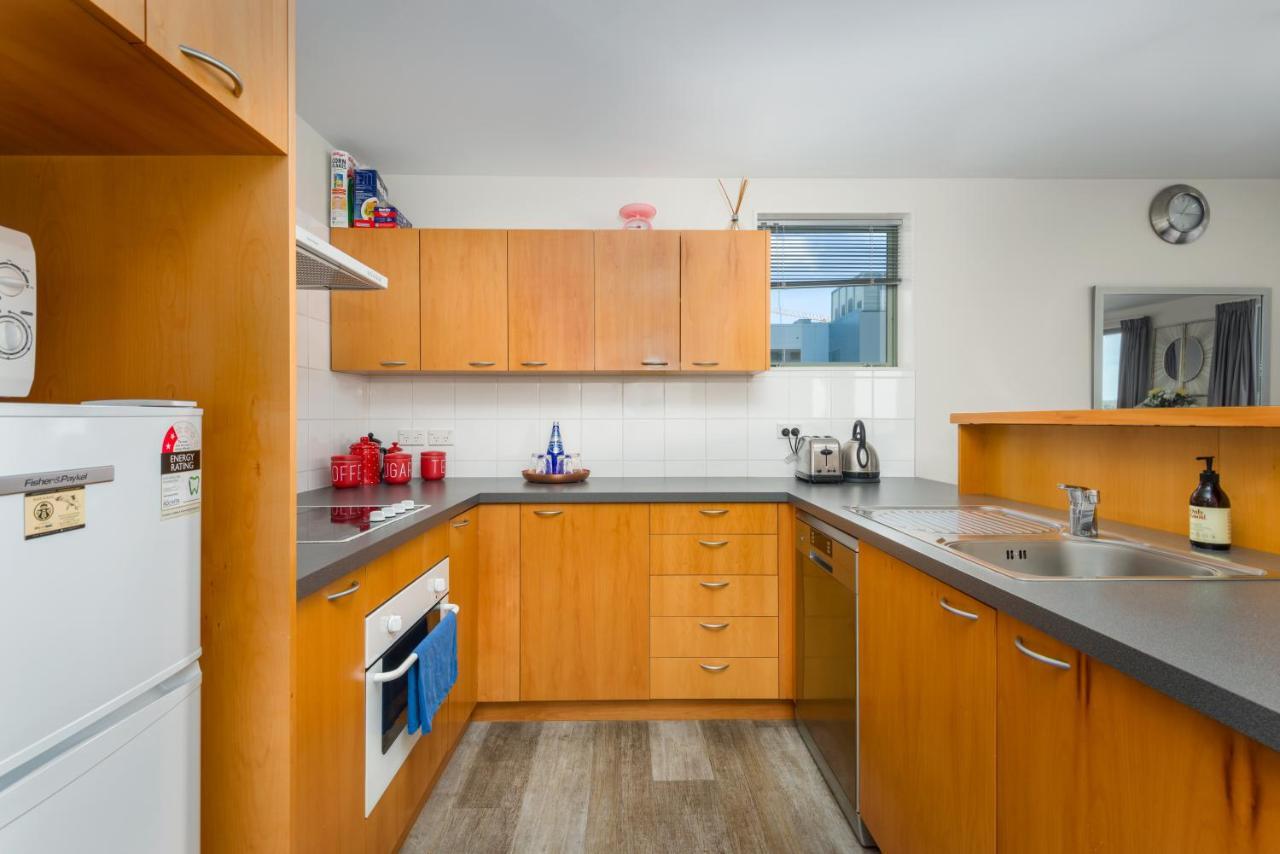 Center 2bdr With Views *