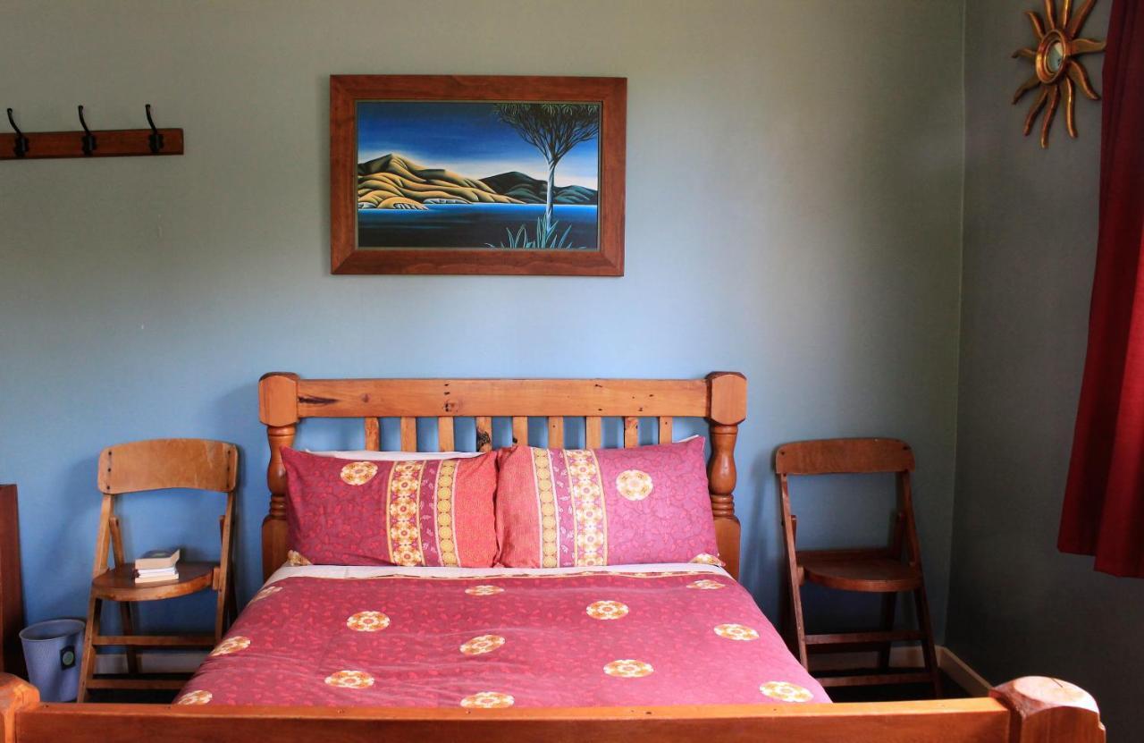 Chester St Backpackers Hostel *