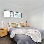 Salisbury Style - Modern City Apartment - Christchurch Holiday Homes