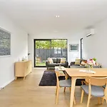 Salisbury Style - Modern City Apartment - Christchurch Holiday Homes