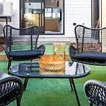 Indulge In Christchurch Hagley Park 2 Bed 2 Bath