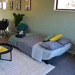 Cosy And Close To Central City