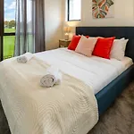 Peaceful Park View Townhouse 2 Bed W/Carpark