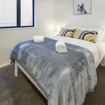 Cozy 3 Bedroom Near Hagley Park W/Garage