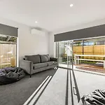 Linwood Avenue - Christchurch Holiday Home