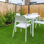 Vibrant City Abode - 2 Bed 2 Bath