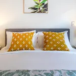 Vibrant City Abode - 2 Bed 2 Bath
