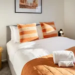 Garden City Getaway 2 Bed With Sofa Bed 1 Bath