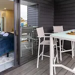 Urban Retreat At 8 Wilmer: Upper Level Studio Gem