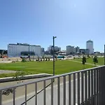 Cbd Parkside Oasis With Free Parking