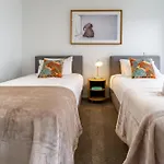 Style Meets Comfort 2 Bed Chch Cbd