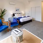 Central Christchurch Santorini Style 1Br Studio