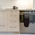 Central Christchurch Santorini Style 1Br Studio