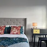 Luxury Cbd 2 Bed 2 Baths
