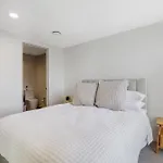 Modern And Central - Christchurch Apartment 