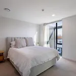 Modern And Central - Christchurch Apartment 